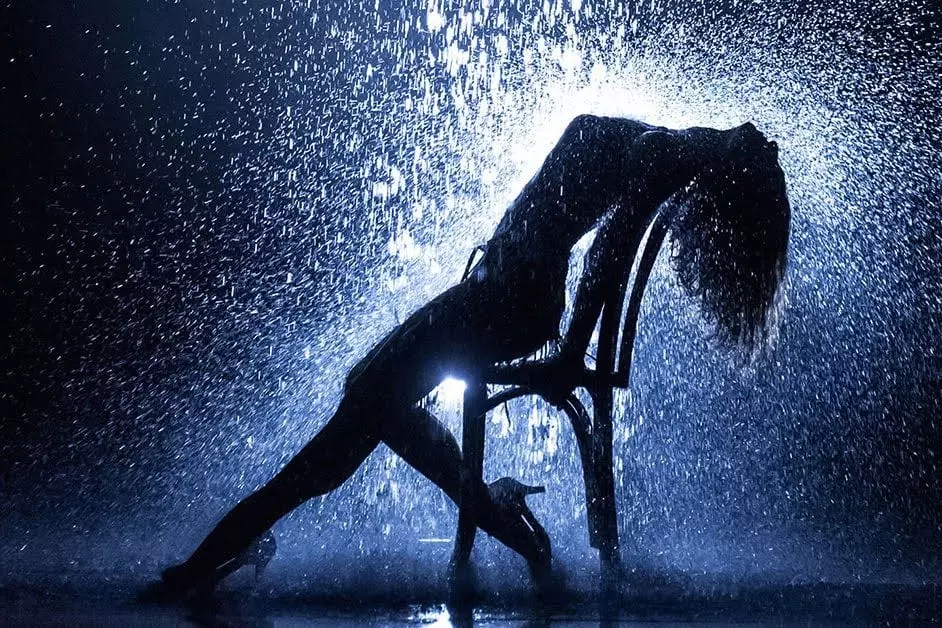 Flashdance - An Electrifying Celebration of Dreams & Dance
