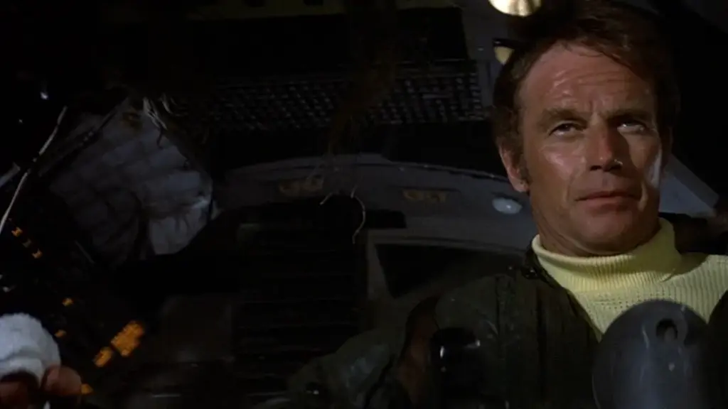 Airport 1975 - A Thrilling, High-Flying Disaster Classic